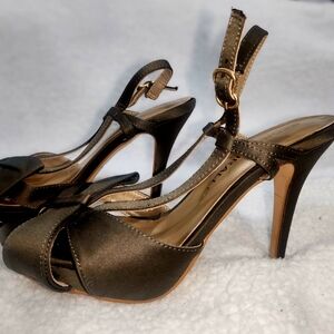 NWOT--PEDRO MIRALLES olive Green Strappy Heels